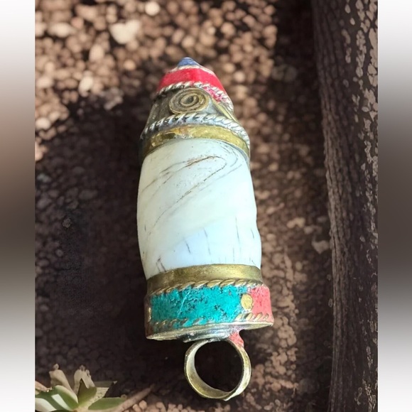 Vintage & unique ethnic tibetan yak bone amulet handmade pendant bullet shape 2” - Picture 4 of 8